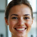 Foto di una giovane cliente soddisfatta